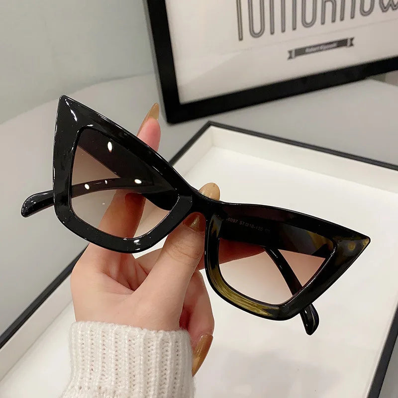 BOLD STREET STYLE FRAME SUNGLASSES