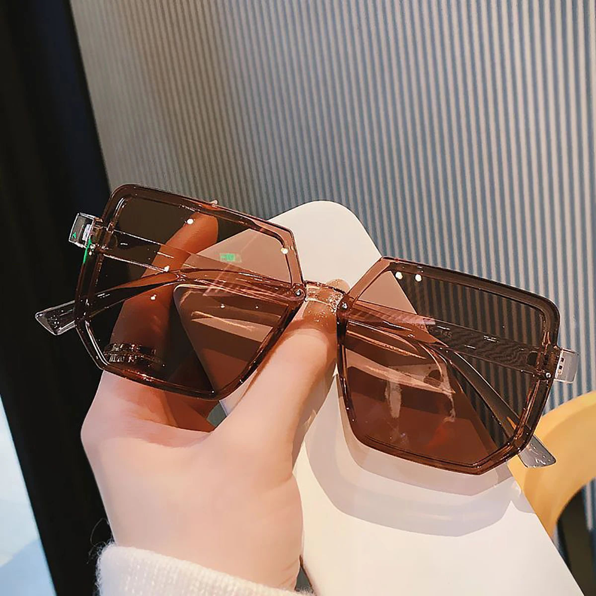LIGHTWEIGHT EVERYDAY OUTDOOR SUNGLASSES