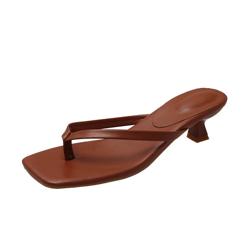 Minimal Street Style Square Heel Slippers with Modern Summer Comfort Design