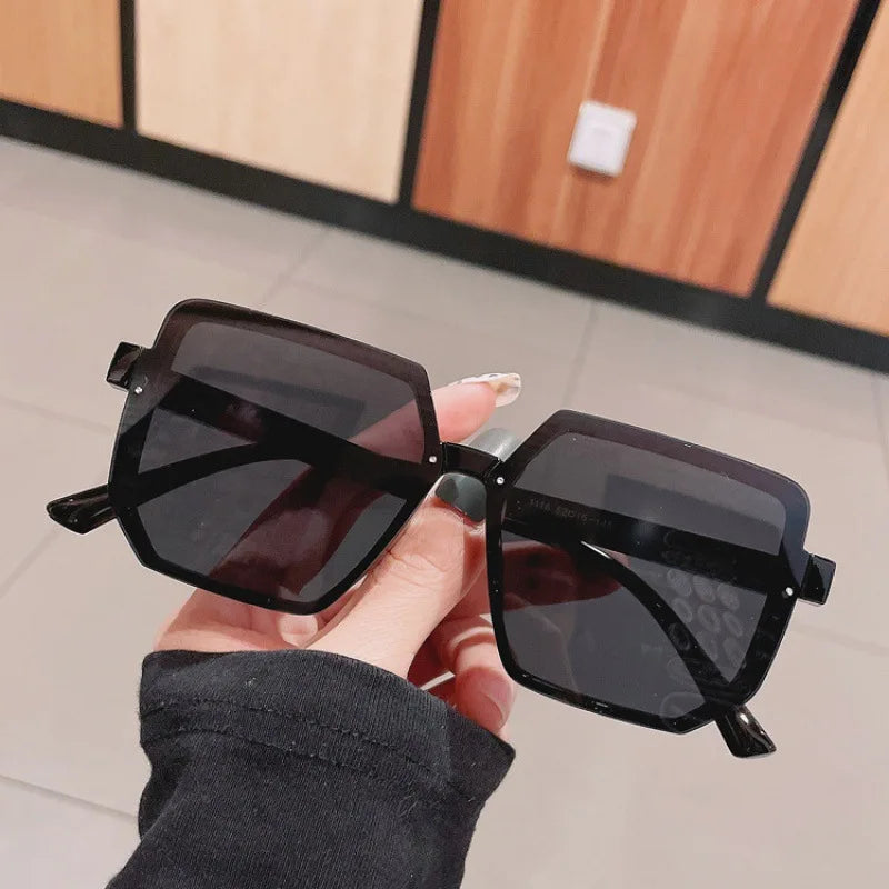 LIGHTWEIGHT EVERYDAY OUTDOOR SUNGLASSES