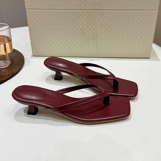 Minimal Street Style Square Heel Slippers with Modern Summer Comfort Design