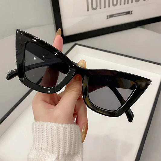 BOLD STREET STYLE FRAME SUNGLASSES
