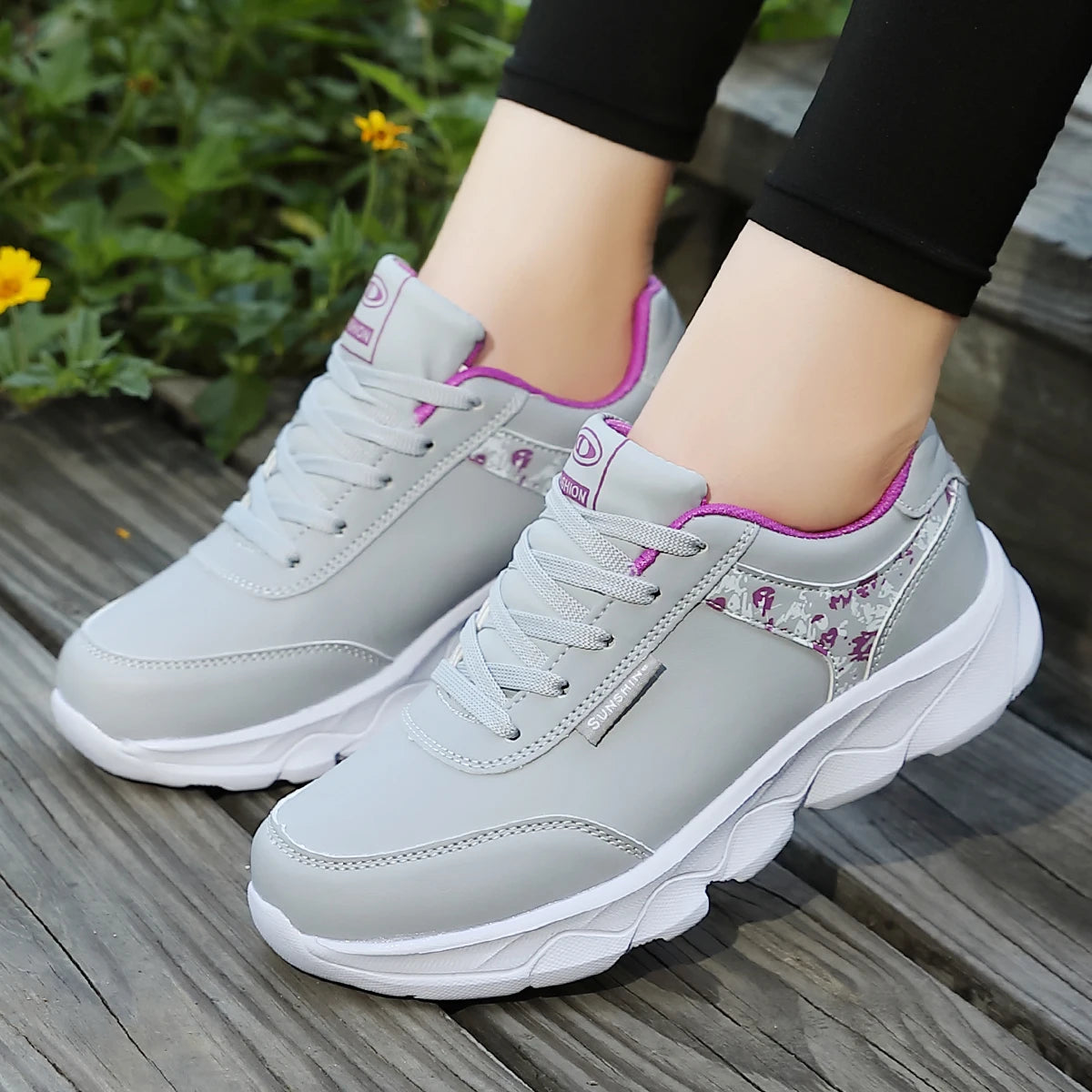 Women’s Lightweight Casual Sneakers – Lace-Up Running Shoes for Everyday Wear