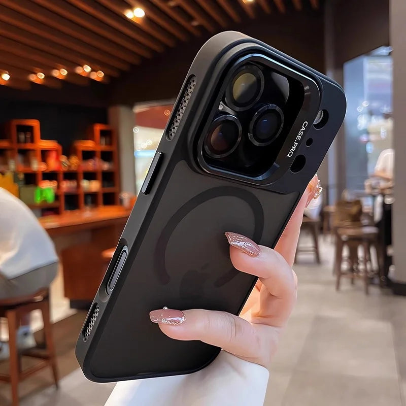 MAGNETIC CLEAR PROTECTIVE PHONE CASE