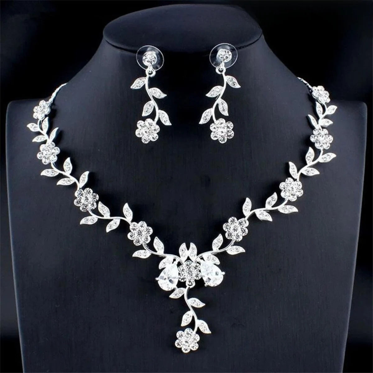 Copper Inlaid Claw Chain Jewelry Set – Necklace & Earrings for Women
