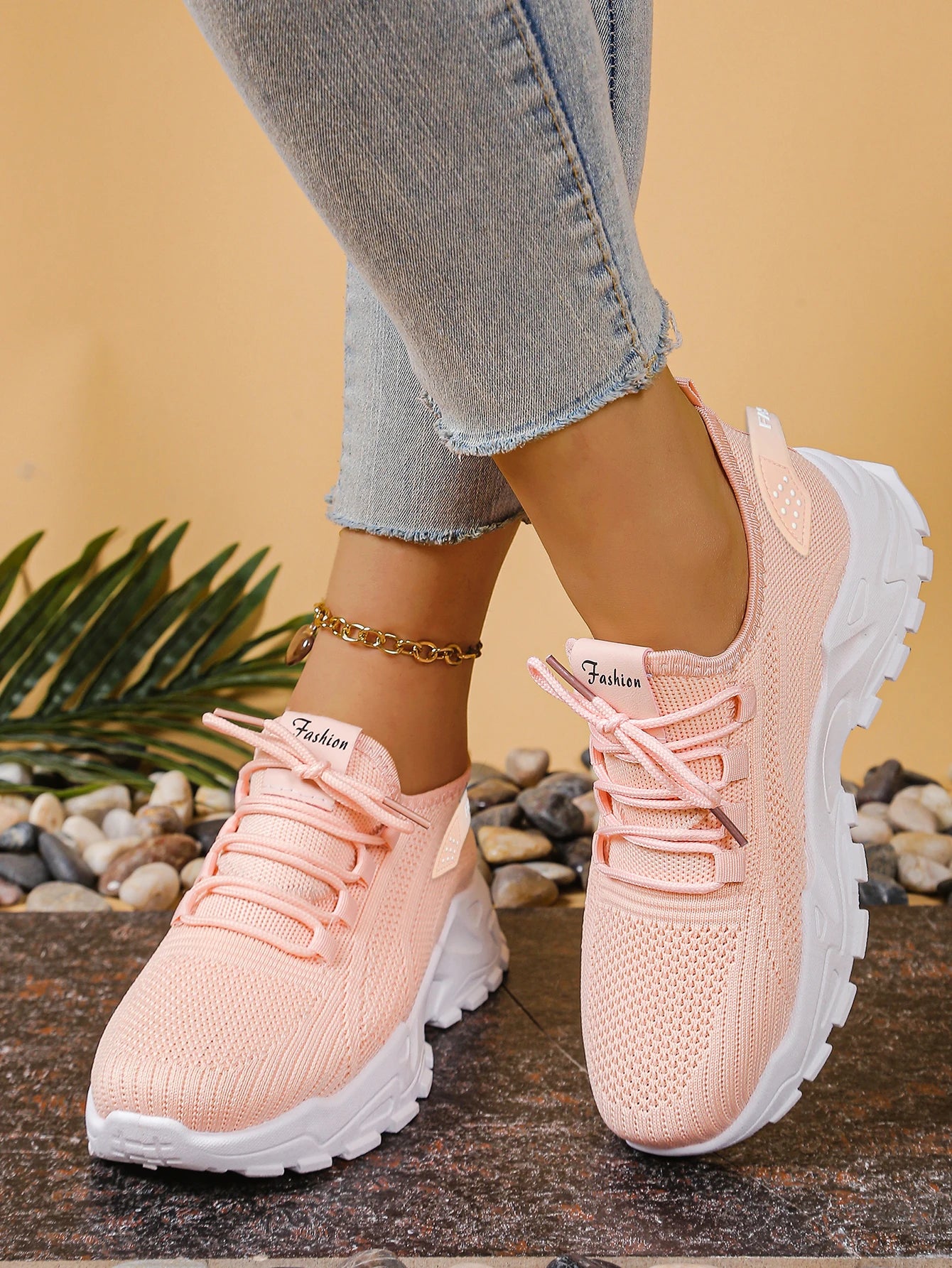 Women’s Breathable Mesh Sports Shoes – Lightweight Comfort Sneakers