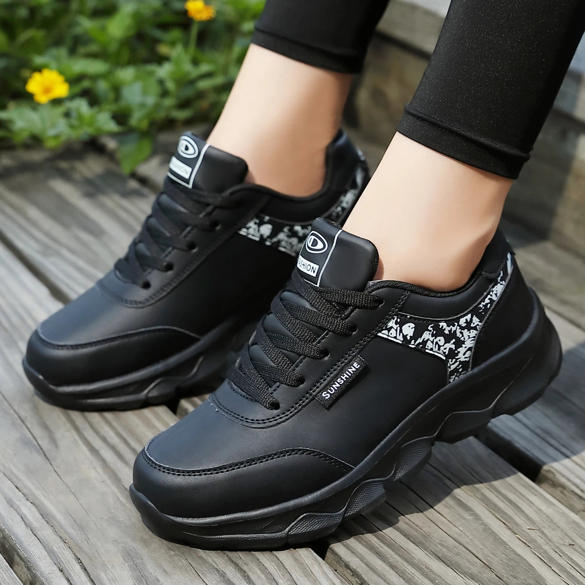 Women’s Lightweight Casual Sneakers – Lace-Up Running Shoes for Everyday Wear