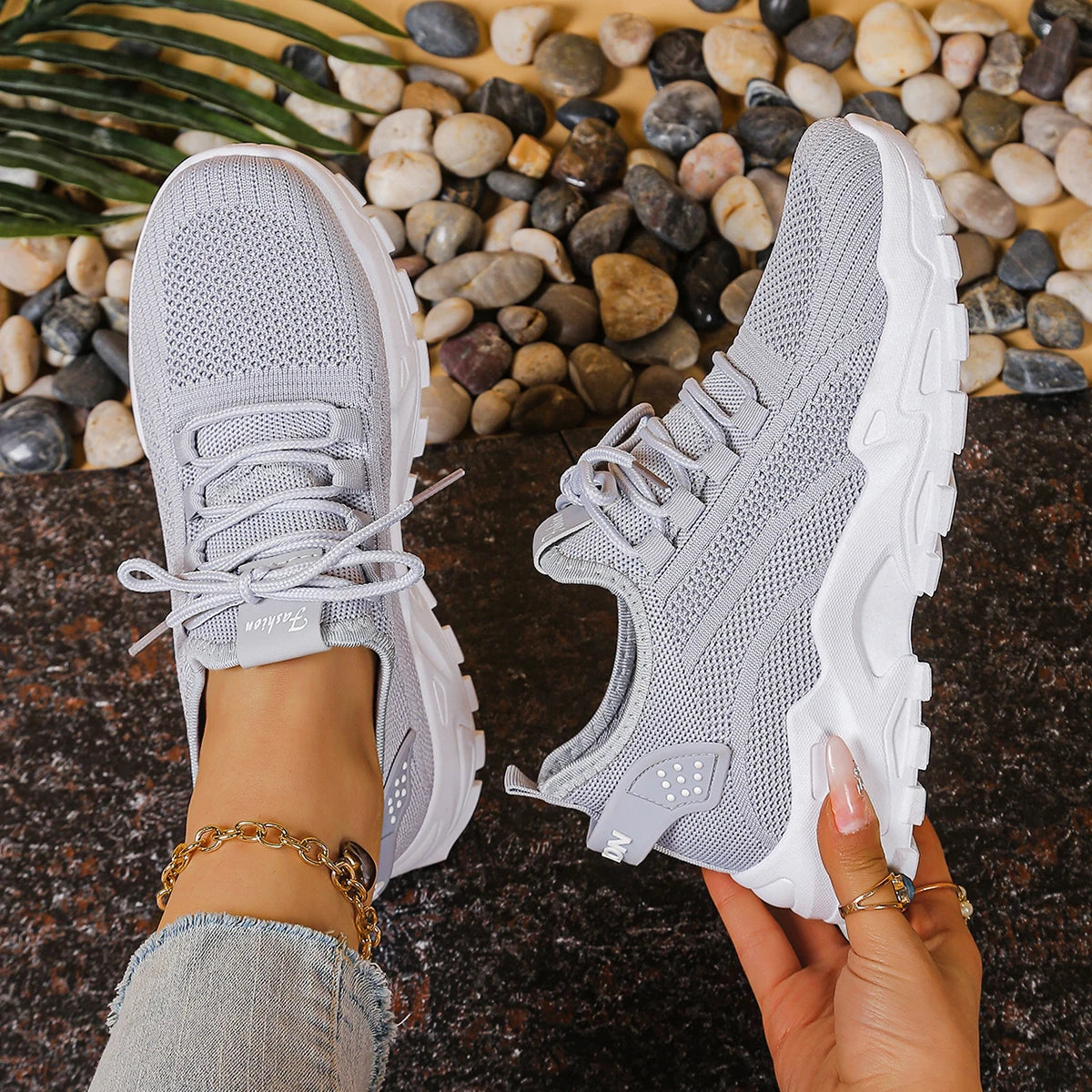 Women’s Breathable Mesh Sports Shoes – Lightweight Comfort Sneakers