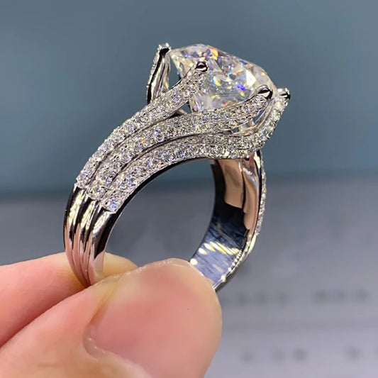 LUXURY CRYSTAL CLAW STATEMENT RING