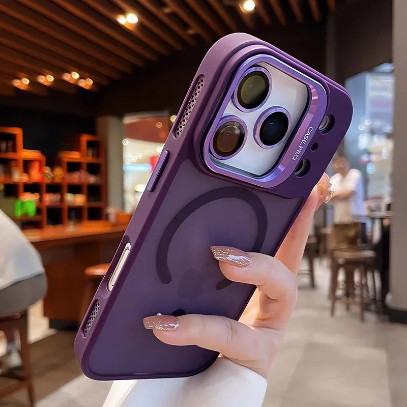 MAGNETIC CLEAR PROTECTIVE PHONE CASE