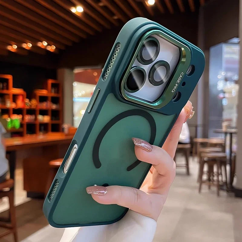 MAGNETIC CLEAR PROTECTIVE PHONE CASE