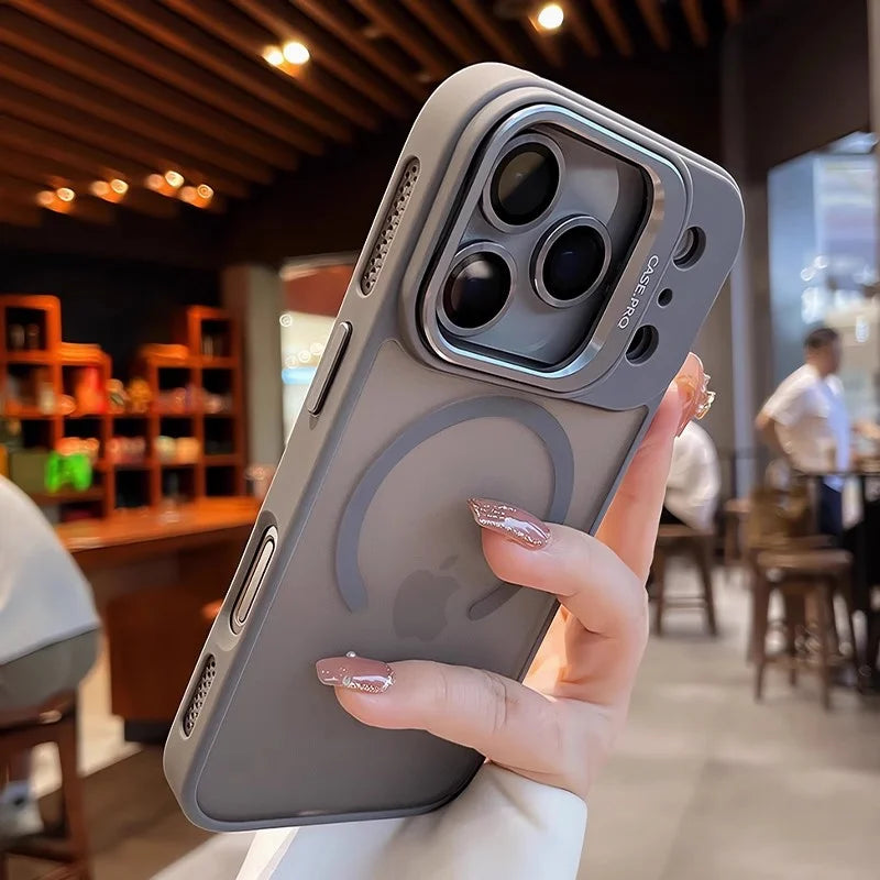 MAGNETIC CLEAR PROTECTIVE PHONE CASE